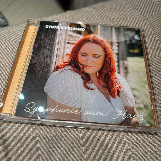 SYNPHONIE VUM HARZ
Le premier album en alsacien de Cynthia Colombo